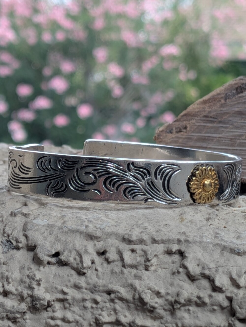 26g Sterling Silver Cuff Bracelet w/ 18K Gold Daisy Overlay NEW! - Picture 2 of 6